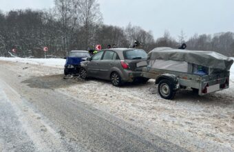 Водитель "Опеля" попал в больницу после столкновения с фурой в Тверской области Водитель "Опеля" попал в больницу после столкновения с фурой в Тверской области
