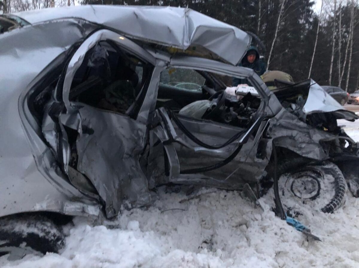 Водитель "Тойоты" скончался после неудачного обгона в Тверской области