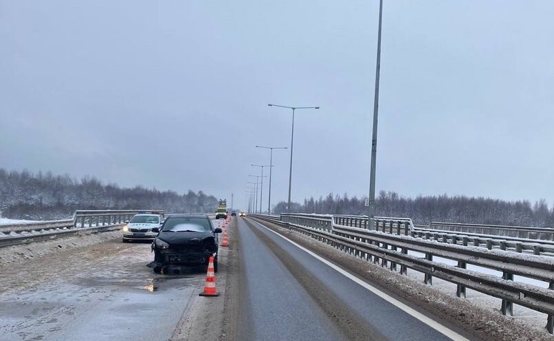 Ушёл в занос: молодой водитель спровоцировал ДТП на "встречке" в Твери Ушёл в занос: молодой водитель спровоцировал ДТП на "встречке" в Твери
