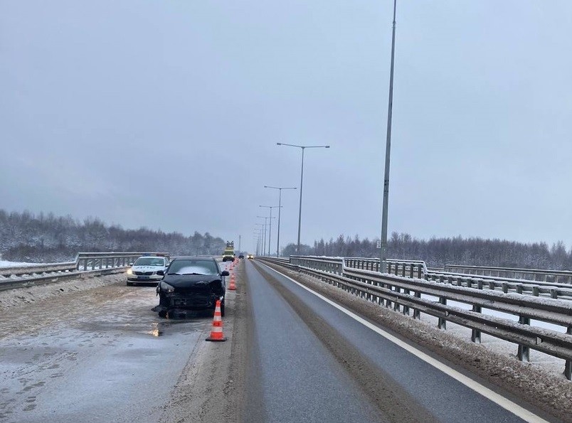 Ушёл в занос: молодой водитель спровоцировал ДТП на "встречке" в Твери