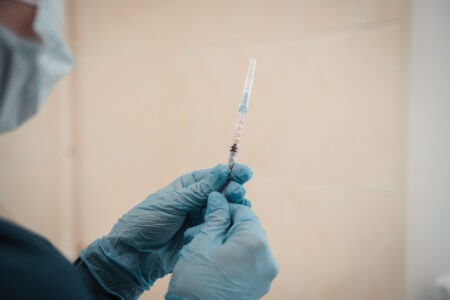 В Тверской области отец убил дочь, вколов ей неправильные препараты В Тверской области отец убил дочь, вколов ей неправильные препараты