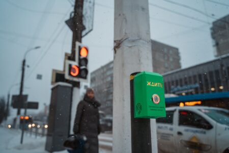«Умные перекрёстки»: 30 светофорных объектов модернизировали в Твери в этом году
