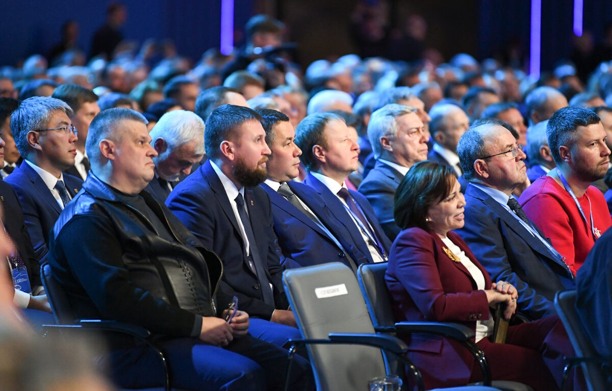 Съезд Всероссийской политической партии «Единая Россия» единогласно поддержал выдвижение Владимира Путина