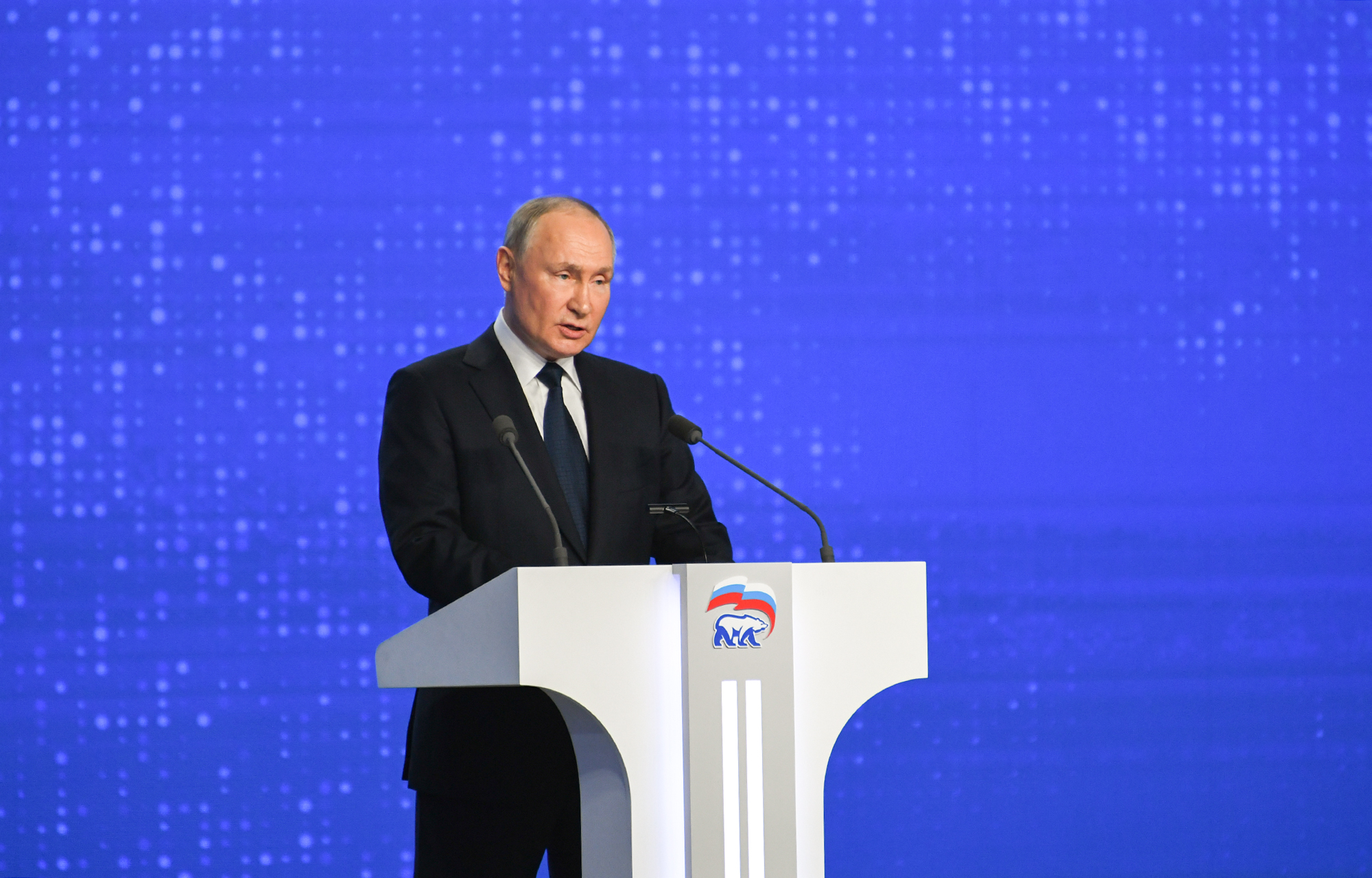 Съезд Всероссийской политической партии «Единая Россия» единогласно поддержал выдвижение Владимира Путина