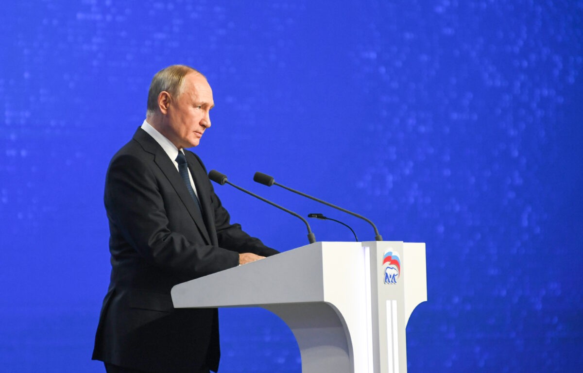 Съезд Всероссийской политической партии «Единая Россия» единогласно поддержал выдвижение Владимира Путина