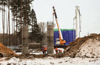 В Твери заливают опоры нового путепровода