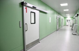 Игорь Руденя осмотрел модернизированный операционный блок в Областной клинической больнице Игорь Руденя осмотрел модернизированный операционный блок в Областной клинической больнице