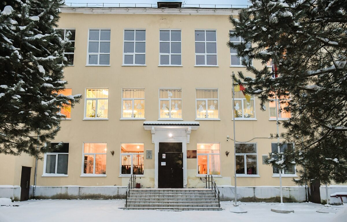 Губернатор Игорь Руденя посетил Белогородскую школу