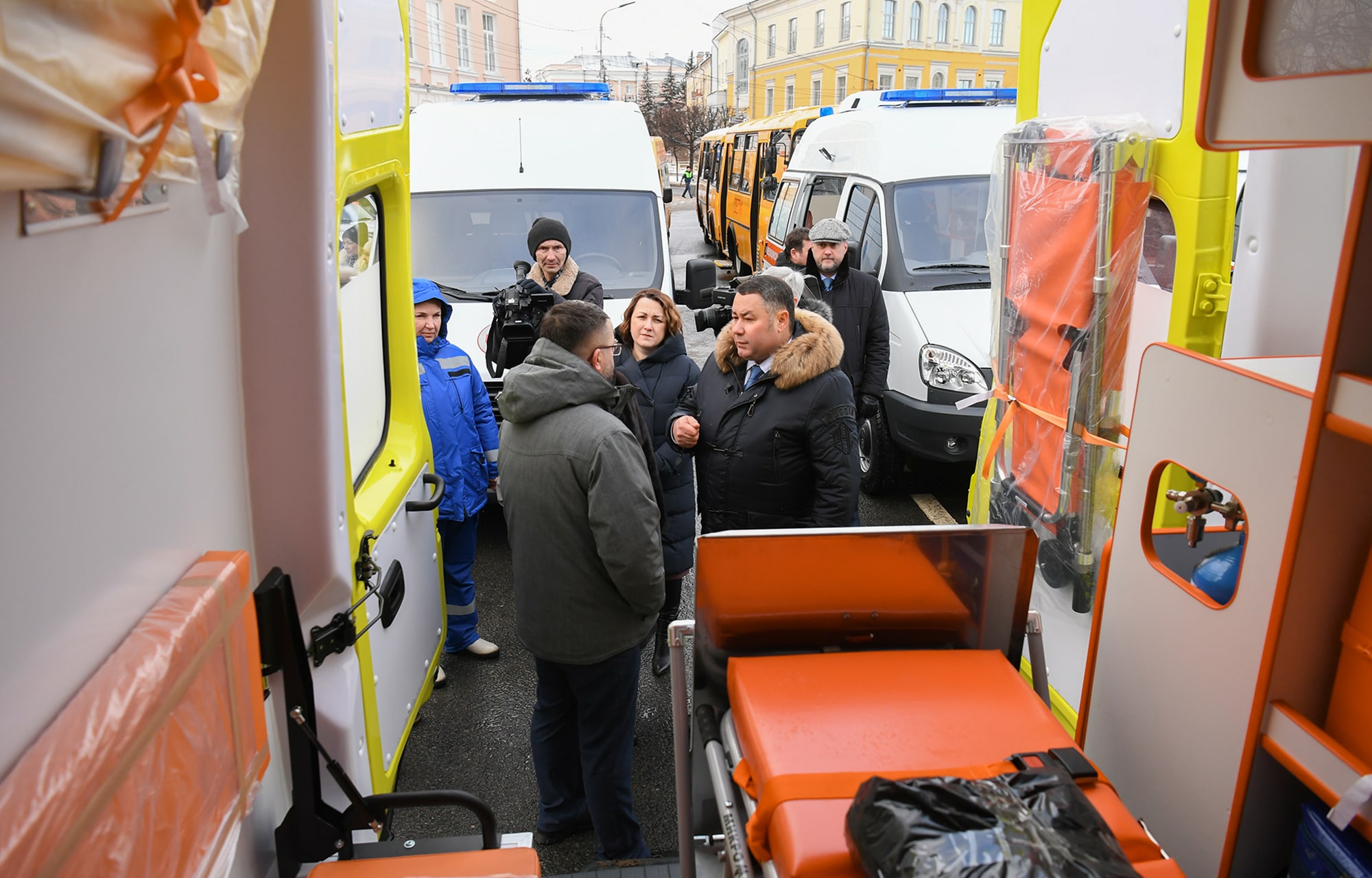 Новые школьные автобусы и автомобили скорой помощи отправились в  муниципалитеты Тверской области | ТОП Тверь новости