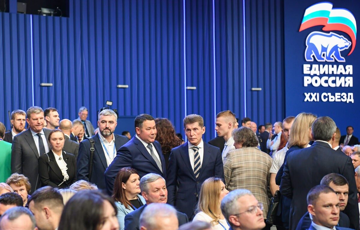 Съезд Всероссийской политической партии «Единая Россия» единогласно поддержал выдвижение Владимира Путина