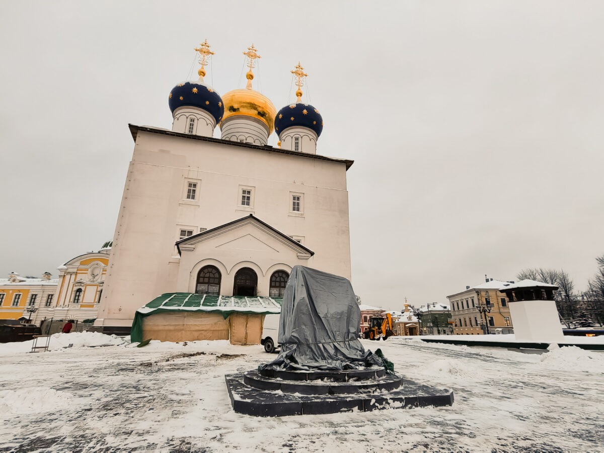 Что под покрывалом