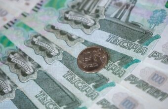 Эксперт рассказал, кому с 1 января повысят зарплату Эксперт рассказал, кому с 1 января повысят зарплату