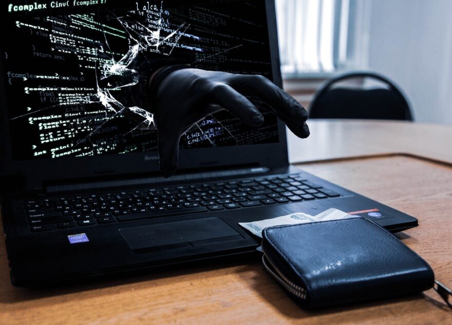 Жители Твери стали жертвами мошенников в социальных сетях