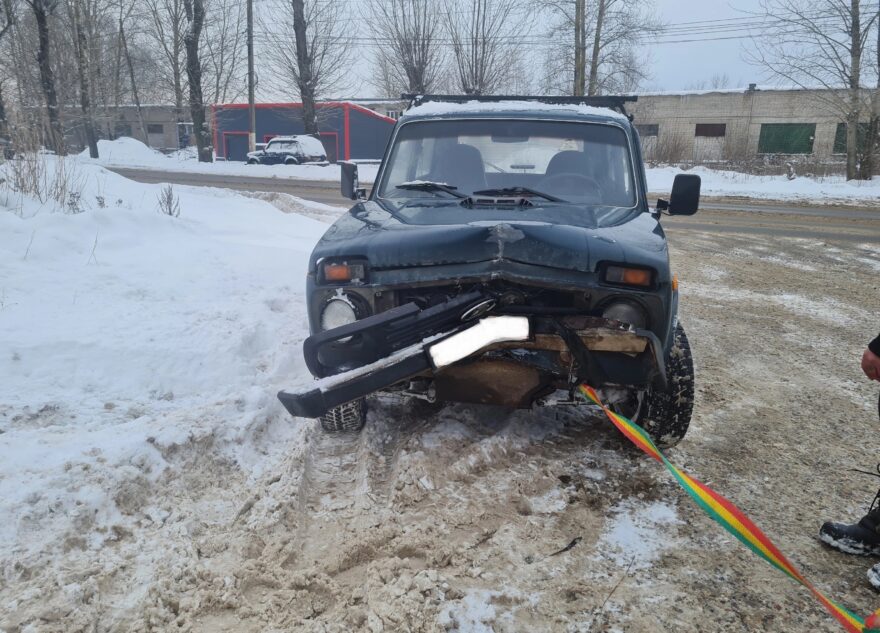 В Тверской области легковушка столкнулась с грузовиком