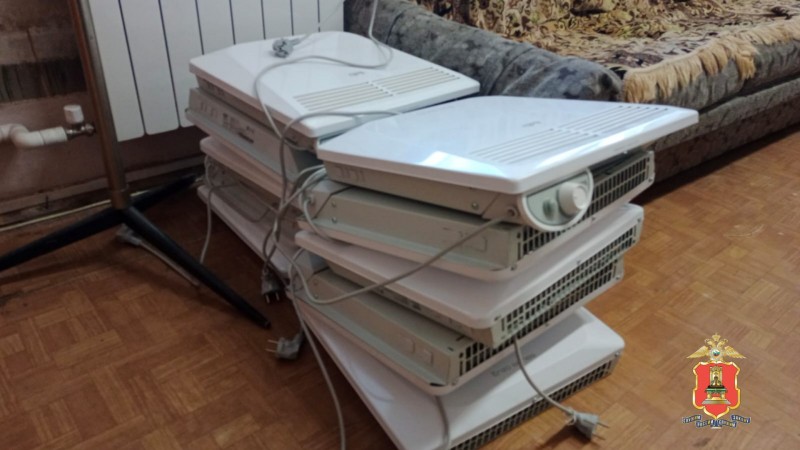Из многоквартирного дома в Твери украли десять электрообогревателей Из многоквартирного дома в Твери украли десять электрообогревателей