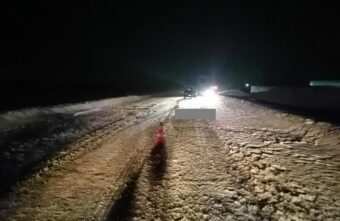 Мужчина погиб под колёсами машины в Тверской области