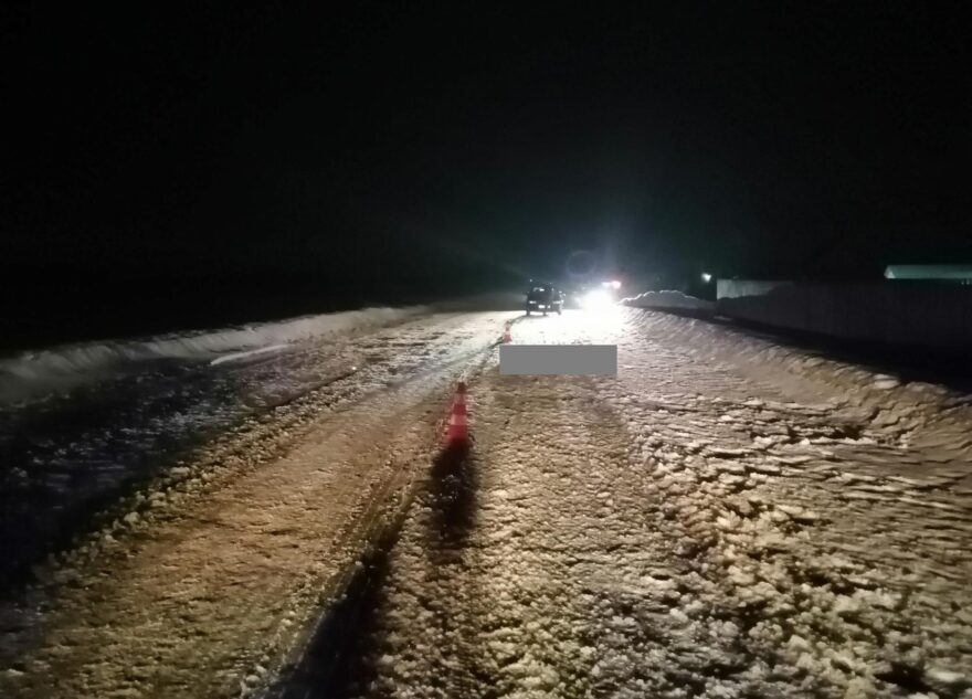 Мужчина погиб под колёсами машины в Тверской области