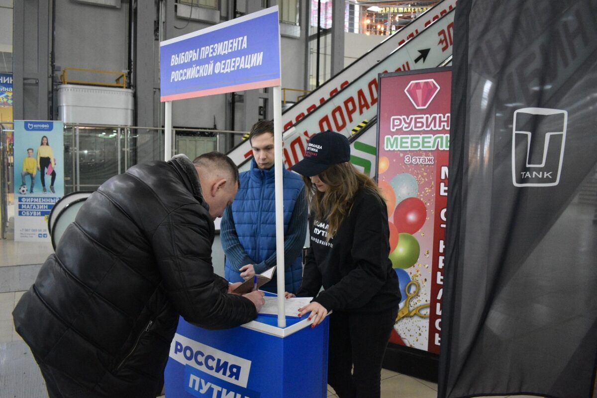 В Твери проходит сбор подписей в поддержку кандидатуры Владимира Путина на  президентских выборах | ТОП Тверь новости