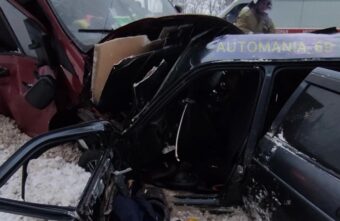 Один погиб, один пострадал: страшное ДТП на трассе М-10 в Тверской области Один погиб, один пострадал: страшное ДТП на трассе М-10 в Тверской области