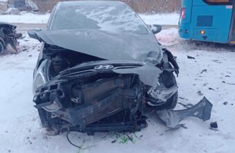 В Твери такси не уступило дорогу автобусу