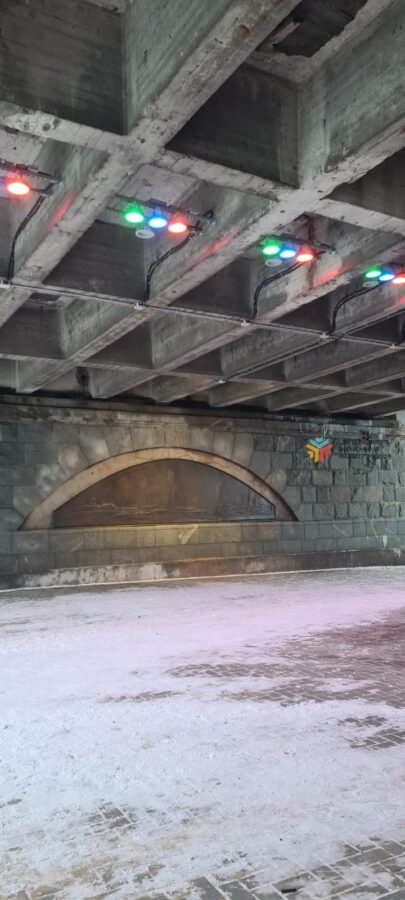 В Твери под Новым мостом появилась интерактивная подсветка