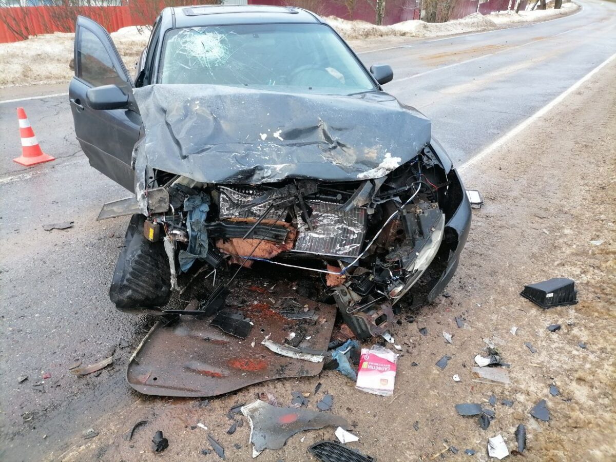 Suzuki и Mazda столкнулись в Тверской области, есть пострадавший