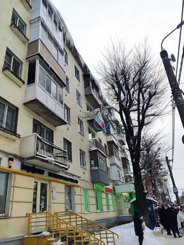 Житель Твери пожаловался на УК, которая не сбивает опасные сосульки