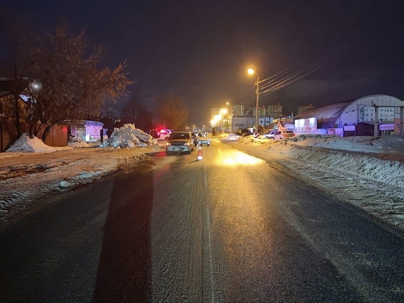 В Твери водитель пытался помочь пенсионерке и оказался под автомобилем