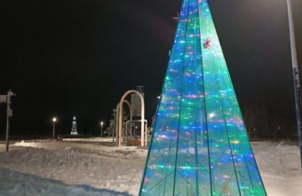 На набережной в Калязине установили новогодний арт-объект На набережной в Калязине установили новогодний арт-объект