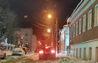 Тверитяне жалуются на снежную «кашу» на дорогах и парковках города