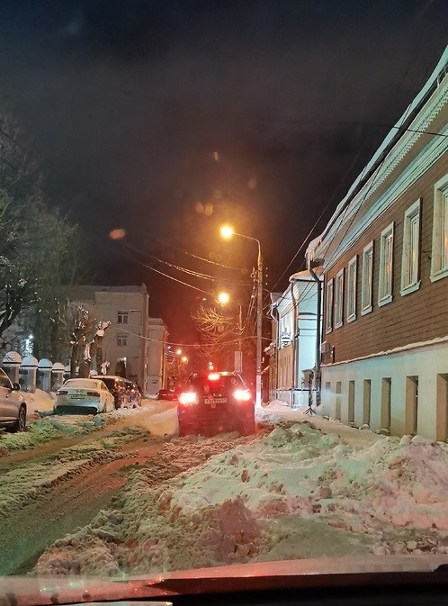 Тверитяне жалуются на снежную «кашу» на дорогах и парковках города