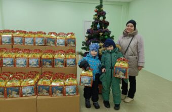 Больше 50 тысяч сладких новогодних подарков получат дети в Тверской области