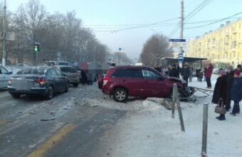 В Твери водитель "Рено" спровоцировал ДТП с пятью автомобилями В Твери водитель "Рено" спровоцировал ДТП с пятью автомобилями