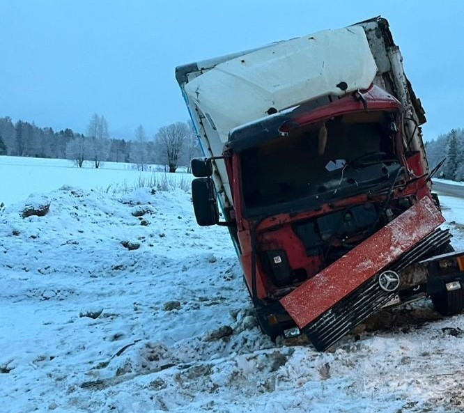 12-летняя девочка попала под колёса "Лады" на зебре в Тверской области