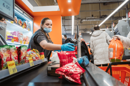 В Тверской области осудили хулигана, который мешал продавцу работать