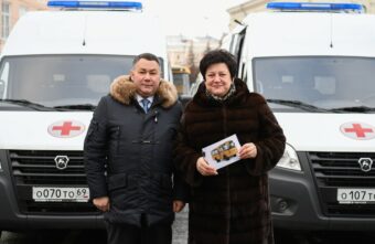 Губернатор вручил ключи от нового школьного автобуса главе Лихославльского округа Губернатор вручил ключи от нового школьного автобуса главе Лихославльского округа