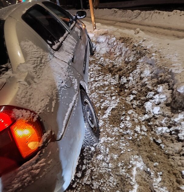 Машина скорой помощи «подрезала» легковушку в Твери