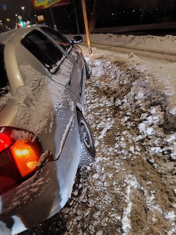 Машина скорой помощи «подрезала» легковушку в Твери