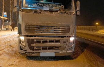 10-летняя девочка пострадала в столкновении фуры и легкового автомобиля в Тверской области