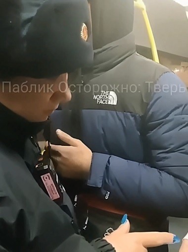 В Твери в автобусе молодой человек напал с кулаками на контролера