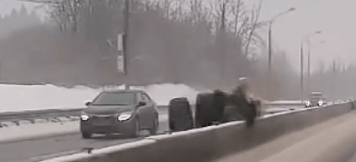 В Тверской области большегруз на ходу потерял колёса