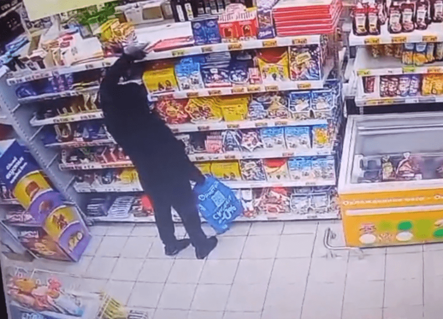 Житель Тверской области украл шоколадки ради алкоголя