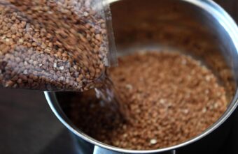 Жителям Тверской области рассказали, сколько надо варить гречку