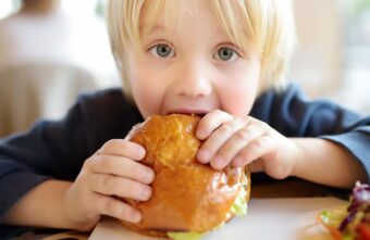 Врач рассказала, почему дети стали чаще страдать ожирением Врач рассказала, почему дети стали чаще страдать ожирением