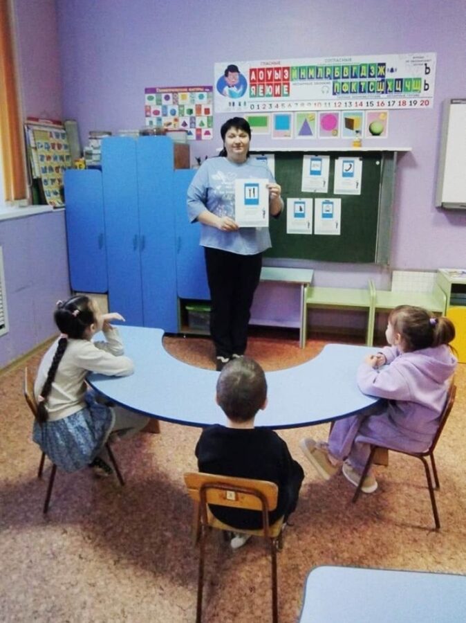 В детсаду Андреаполя изучили дорожные знаки сервиса