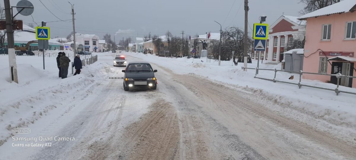 Водитель ВАЗа сбил 16-летнюю девушку на зебре в Тверской области