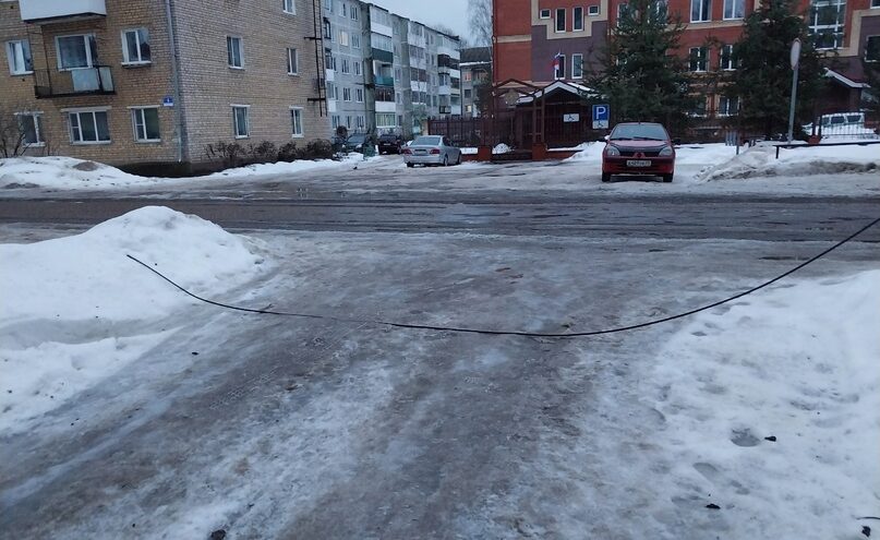 Жители Тверской области пожаловались на упавшие провода в центре города