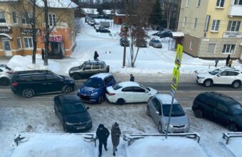 В Тверской области на парковке столкнулись две иномарки