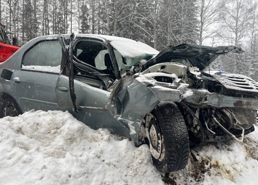 ВАЗ и Ford столкнулись на трассе в Тверской области, есть пострадавший ВАЗ и Ford столкнулись на трассе в Тверской области, есть пострадавший