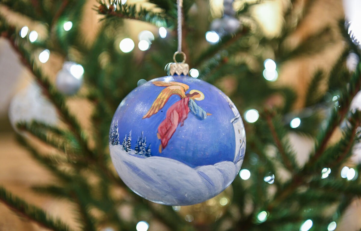 В храмах Верхневолжья проходят праздничные богослужения в честь Рождества Христова